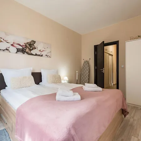 Апартаменты Two Bedroom Cathedral View *