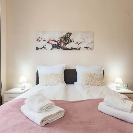 Апартаменты Two Bedroom Cathedral View Варна